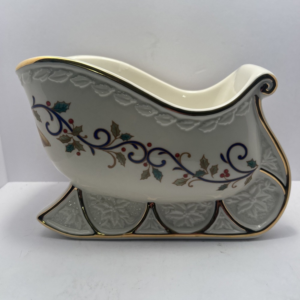 Mikasa Holly Sleigh Centerpiece Fine Porcelain KT410-990 Christmas